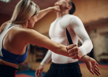 Tội giết người vượt quá phòng vệ chính đáng như thế nào?