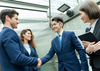 Xử phạt ra sao khi người nước ngoài làm việc không có giấy phép?