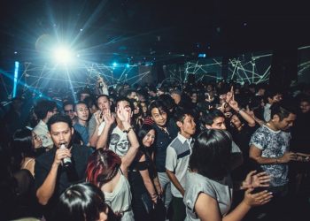 Dưới 18 tuổi có được vào bar không?