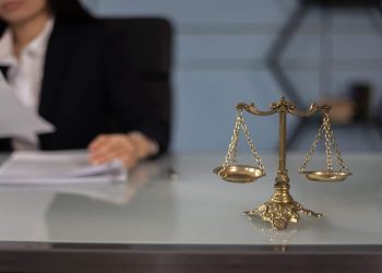Khởi kiện tranh chấp đất đai