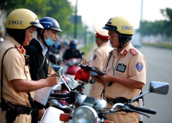 Mức phạt không mang giấy tờ xe năm 2022 là bao nhiêu?