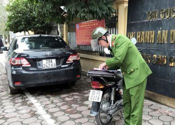 Mức phạt lỗi đậu xe ô tô trên vỉa hè năm 2022 là bao nhiêu?