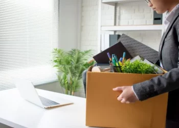 Năm 2022 khi chấm dứt hợp đồng thử việc báo trước bao nhiêu ngày?