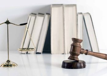 Quy định về tạm đình chỉ công việc như thế nào?