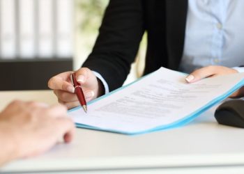 Thẩm quyền giao kết hợp đồng lao động