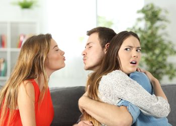 Tội ngoại tình với người có gia đình xử phạt như thế nào năm 2023?