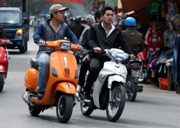 Xe máy chỉ có một gương chiếu hậu có bị phạt không