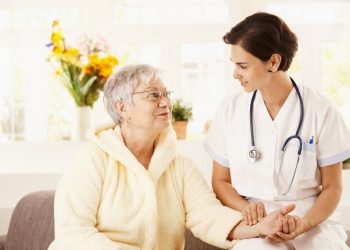 Bảo hiểm y tế miễn phí cho người cao tuổi