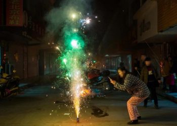 Có được phép đốt pháo hoa không?