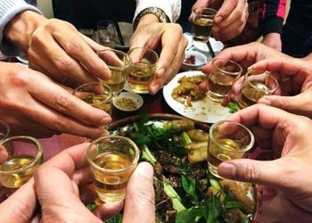 Ép bạn uống rượu bị đâm chết