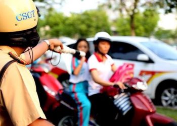 Không đội mũ bảo hiểm là vi phạm hành chính phải không?