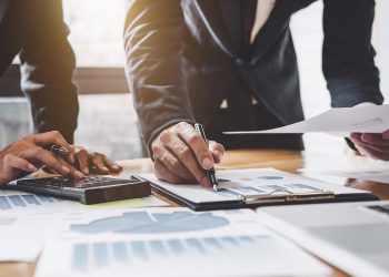 Ký hợp đồng bằng USD xuất hóa đơn bằng VND có được không