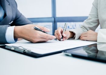 Ký hợp đồng dịch vụ với cá nhân nước ngoài