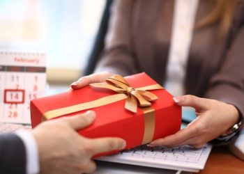 Mẫu quyết định tặng quà cho khách hàng.