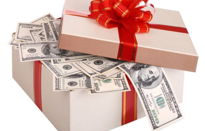Quy định của pháp luật về quà biếu và quà tặng như thế nào?
