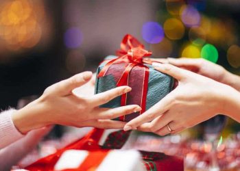 Quy định của pháp luật về quà biếu và quà tặng như thế nào?