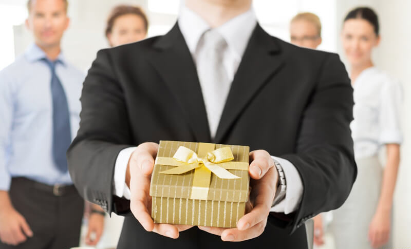 Quy định về tặng quà và nhận quà tặng như thế nào?