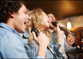 Quy định về việc hát karaoke gia đình năm 2023 như thế nào?