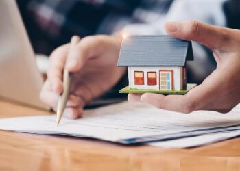 Cha mẹ đại diện cho con chưa thành niên bán đất được hay không?