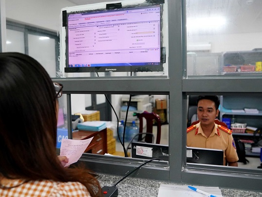Đi bấm biển số xe máy cần giấy tờ gì