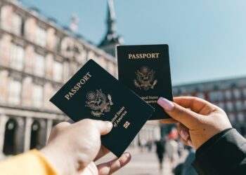 Phí làm hộ chiếu ở nước ngoài như thế nào?