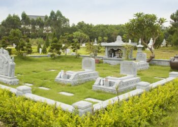 Xây nhà trên đất có mộ thì sao không?