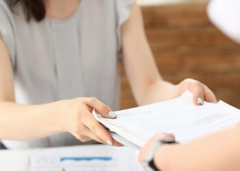 Mẫu biên bản bàn giao giấy tờ chi tiết năm 2023