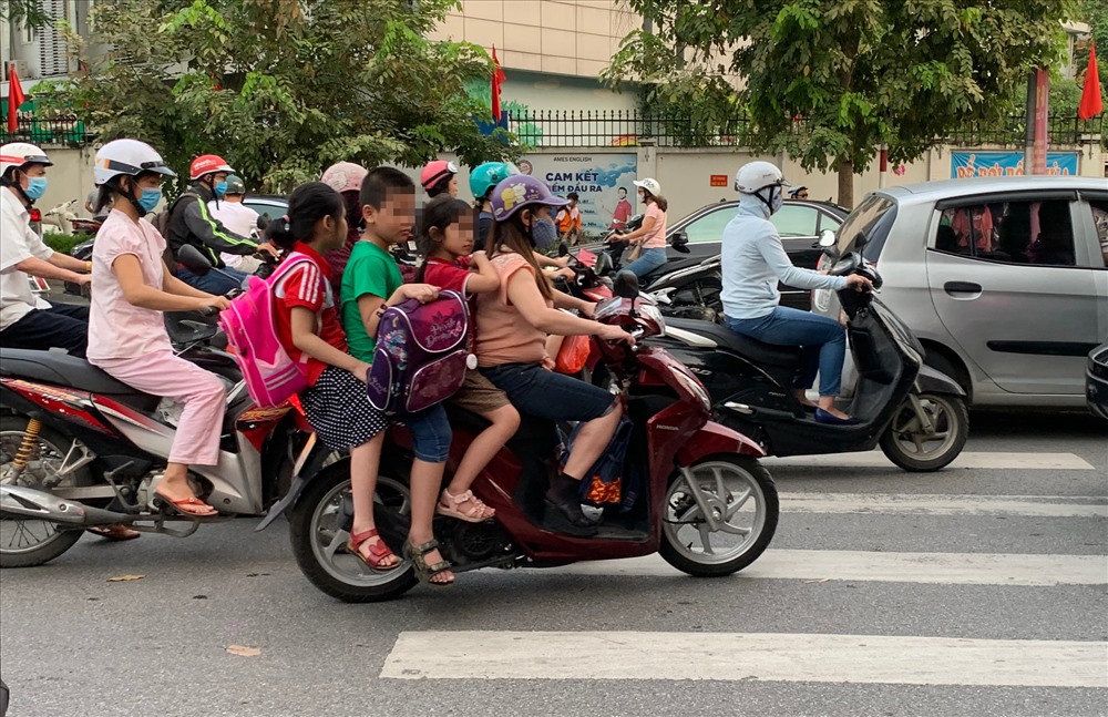 Trẻ em bao nhiêu tuổi thì không được chở 3 người?