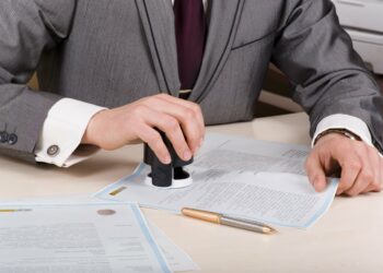 Cách đóng dấu giáp lai ảnh thẻ nhanh, chính xác năm 2023