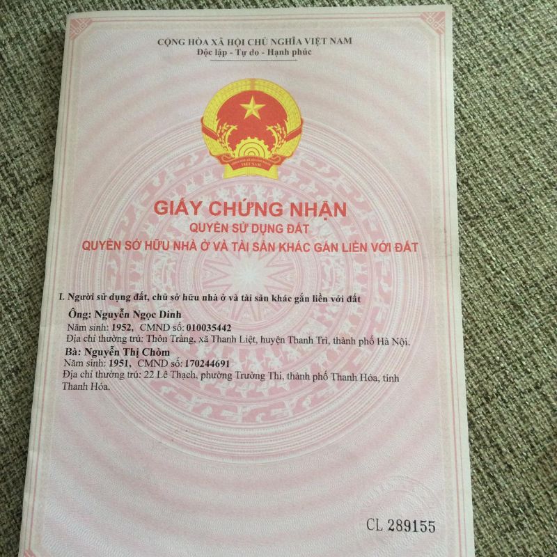 Chiếm giữ sổ đỏ trái phép bị phạt như thế nào?