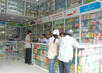 Mở cửa hàng bán thuốc tây có phải nộp thuế không?