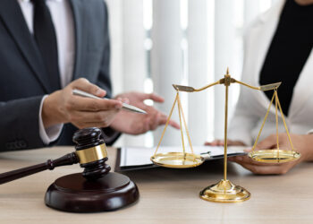 Quy định về đóng dấu giáp lai trên ảnh năm 2023