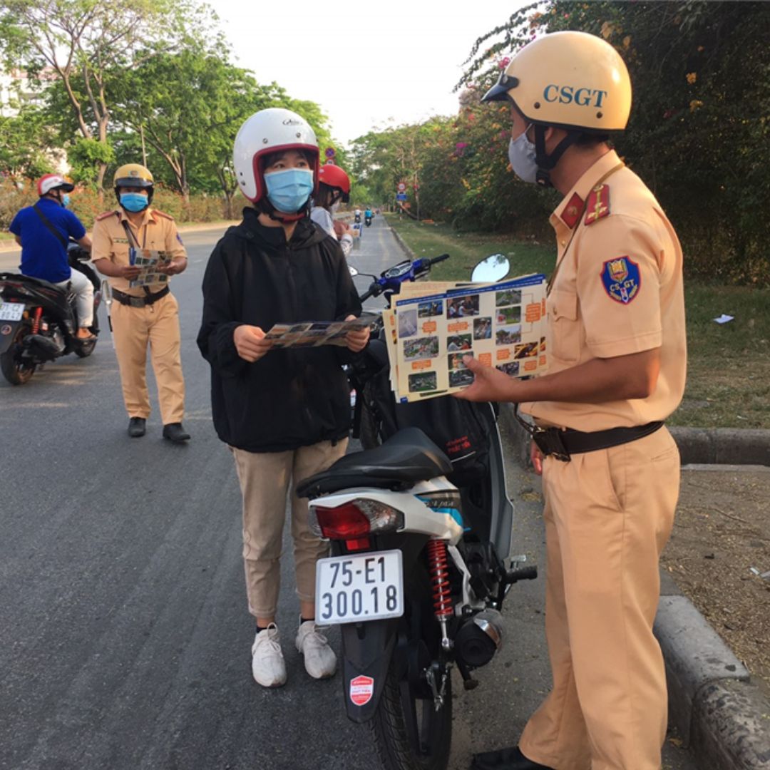 Tội chống người thi hành công vụ giao thông bị xử phạt như thế nào?