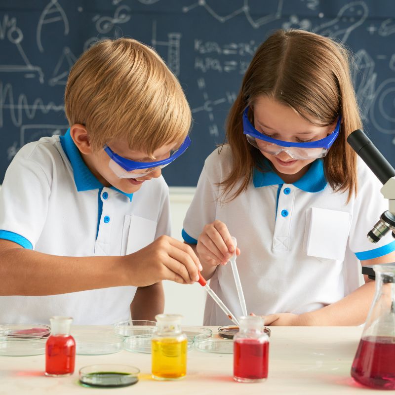 Những công việc cho người chưa đủ 18 tuổi được làm?