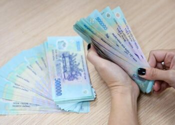 Quy định về việc giữ lương nhân viên năm 2023 như thế nào?