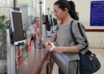 Làm giấy khai sinh có cần sổ hộ khẩu không?