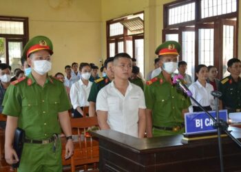 Xét xử trốn nghĩa vụ quân sự