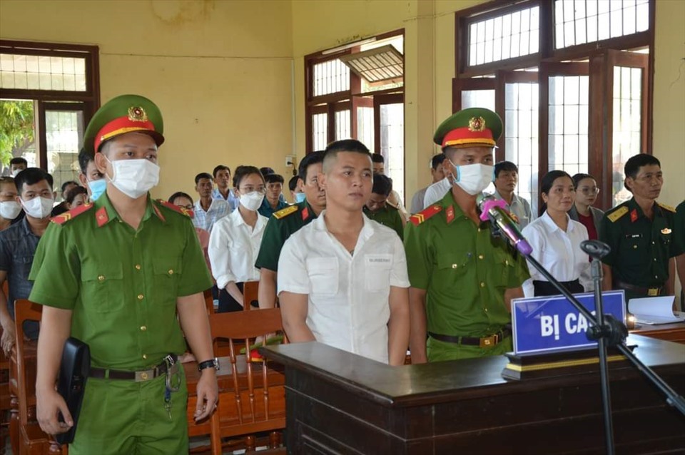 Xét xử trốn nghĩa vụ quân sự