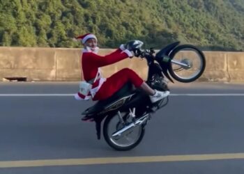 Bốc đầu xe máy bị phạt bao nhiêu tiền