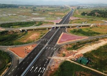 Giá đền bù đất làm đường cao tốc năm 2023 bao nhiêu