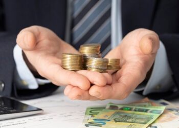 Hồ sơ đăng ký thay đổi khoản vay nước ngoài gồm những gì?