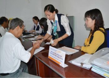 Nghỉ hưu trước tuổi có được trợ cấp thôi việc hay không?