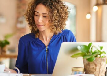 Nghỉ việc trong thời gian thử việc báo trước bao nhiêu ngày?