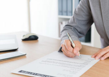 Nghỉ việc trong thời gian thử việc có cần viết đơn hay không?