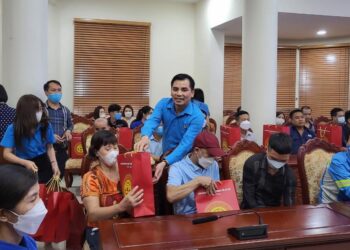 Quy định rút ngắn thời gian làm việc cho người cao tuổi như thế nào