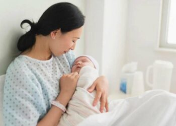 Nghỉ dưỡng sức sau sinh có cần giấy ra viện không?