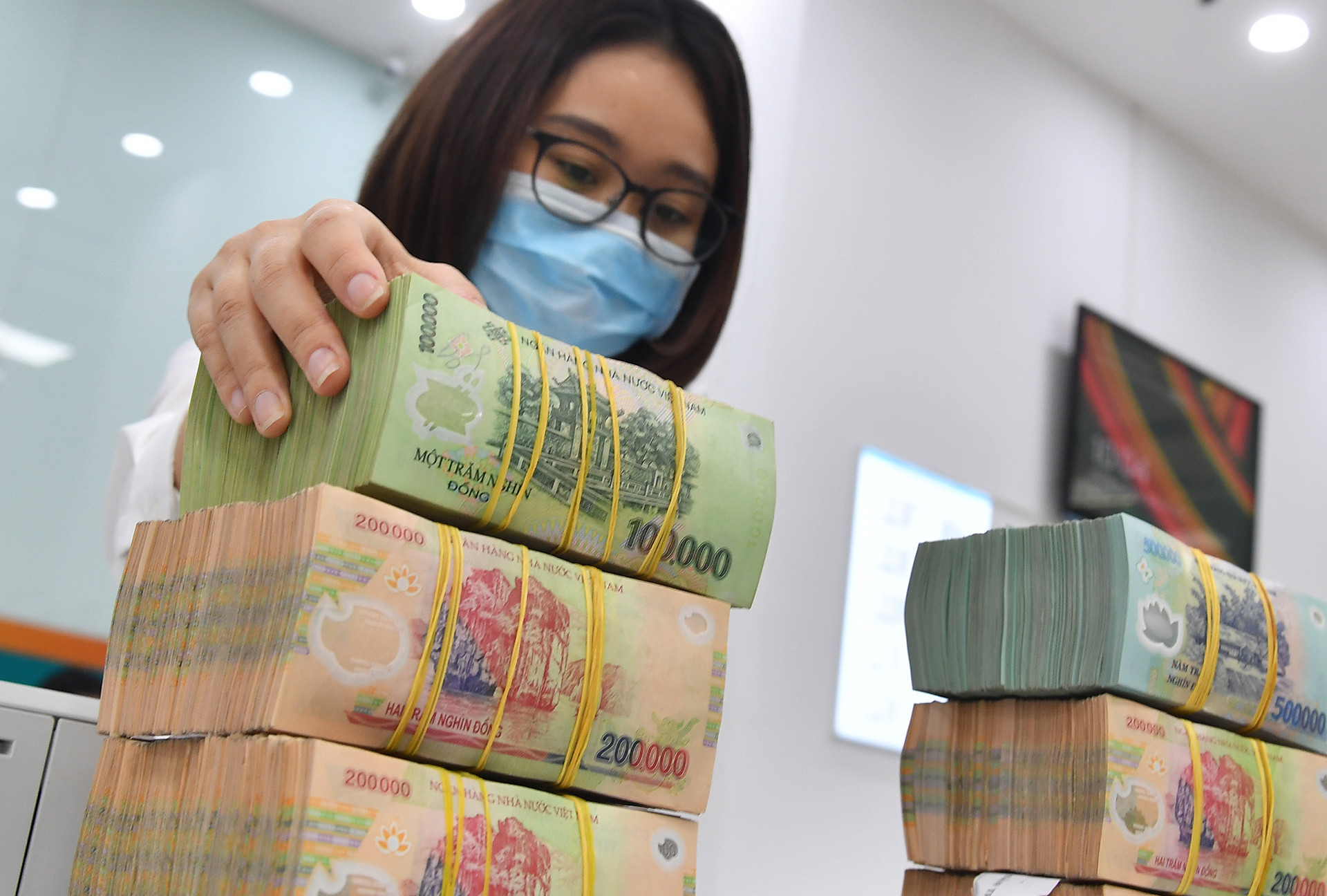 Cách tính các khoản khấu trừ lương như thế nào?