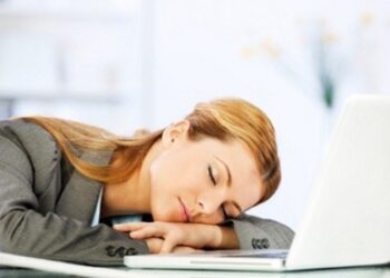 Giờ nghỉ trưa có được tính vào giờ làm việc hay không?