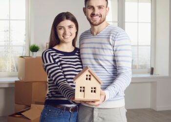 Mẫu giấy hợp đồng thuê nhà ở mới nhất 2023 đang được sử dụng