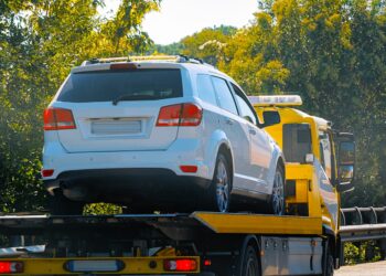 Quy trình cẩu xe vi phạm giao thông diễn ra như thế nào?